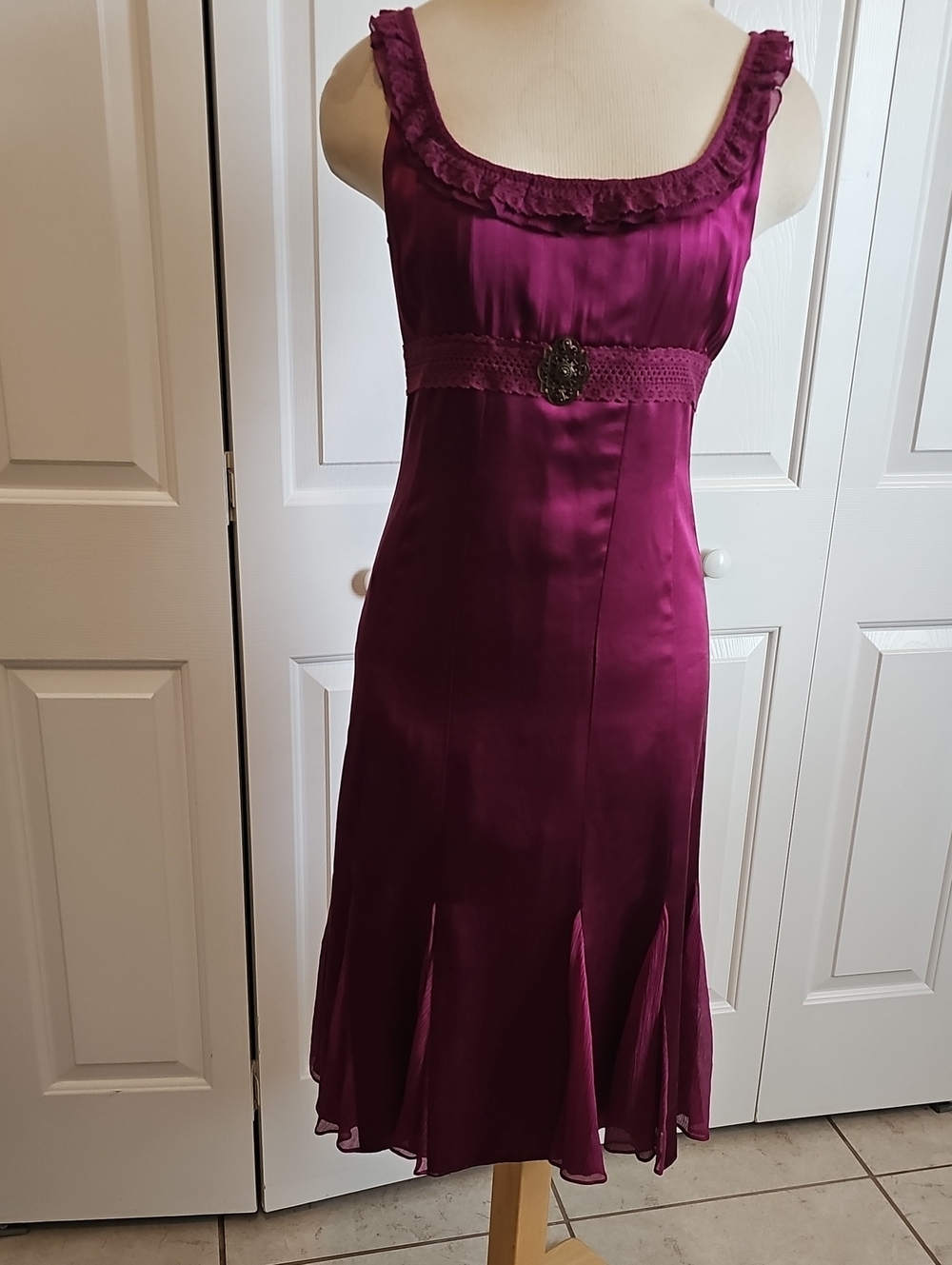 BCBGMAXAZRIA Satin Empire Waist Cocktail Dress Womens Size 4 Magenta Ruffle Y2K